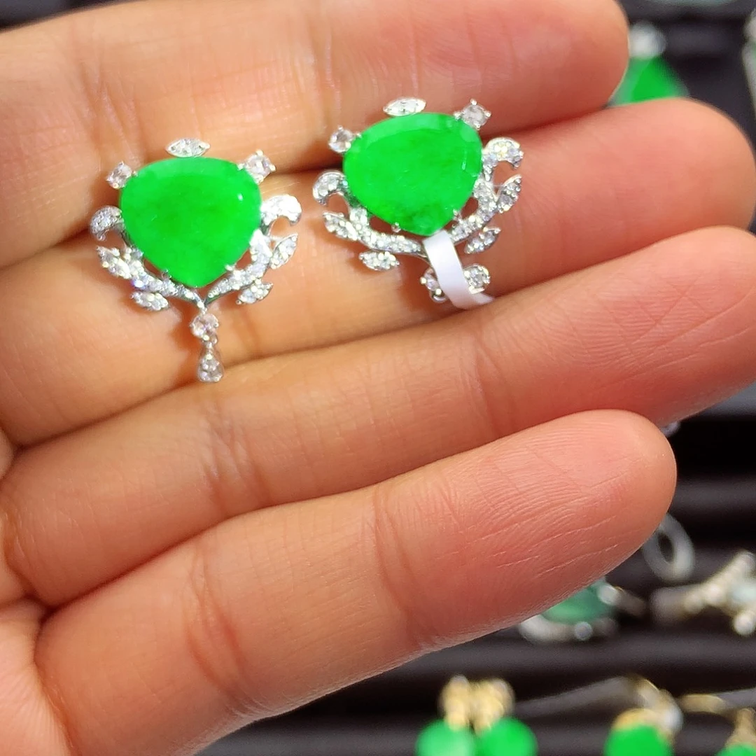 翡翠颈饰18K金镶嵌上新