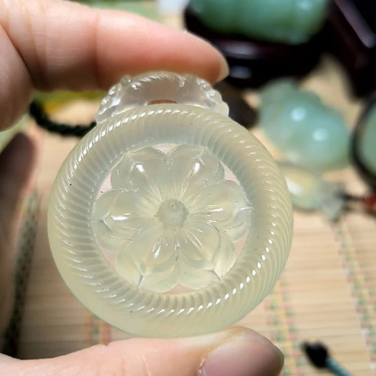 未镶嵌蛇纹石玉颈饰