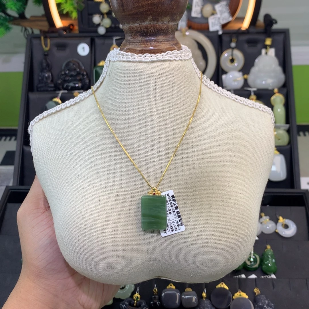 和田玉18K金镶嵌吊坠(赠链)