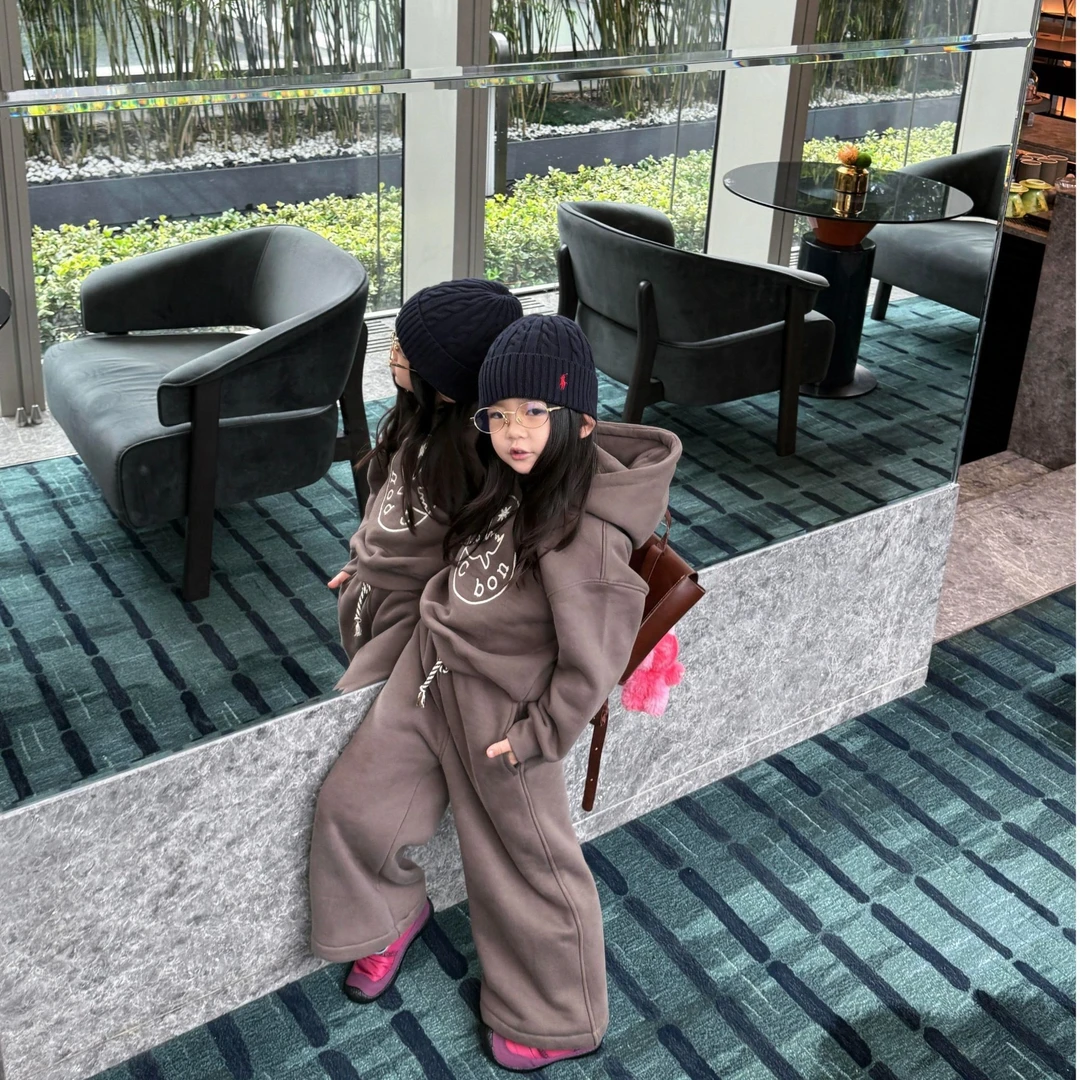 壹妈童装女童韩版秋冬季休闲风时髦百搭咖色连帽卫衣套装新潮宝宝