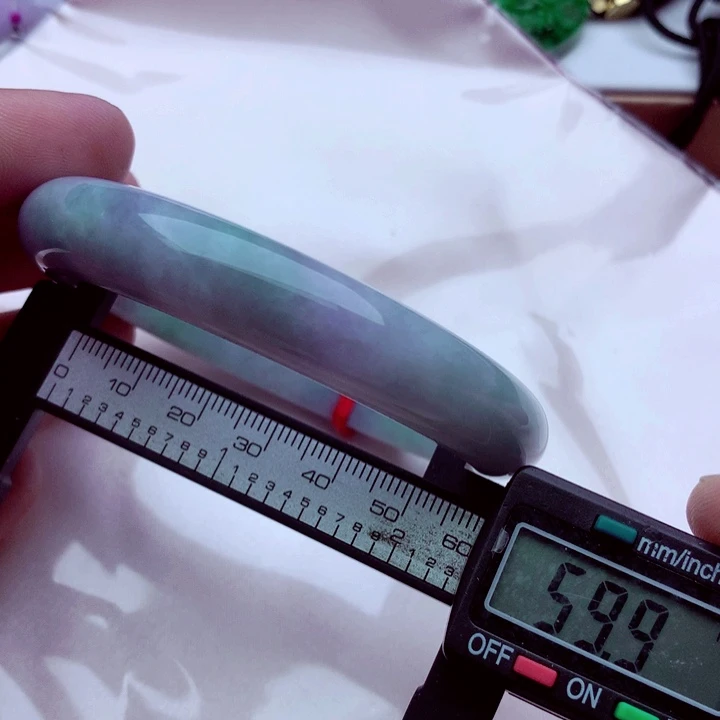 翡翠未镶嵌手镯……