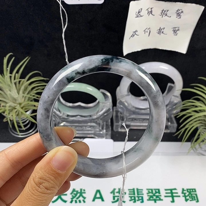 翡翠未镶嵌手镯66号。 58.6圈