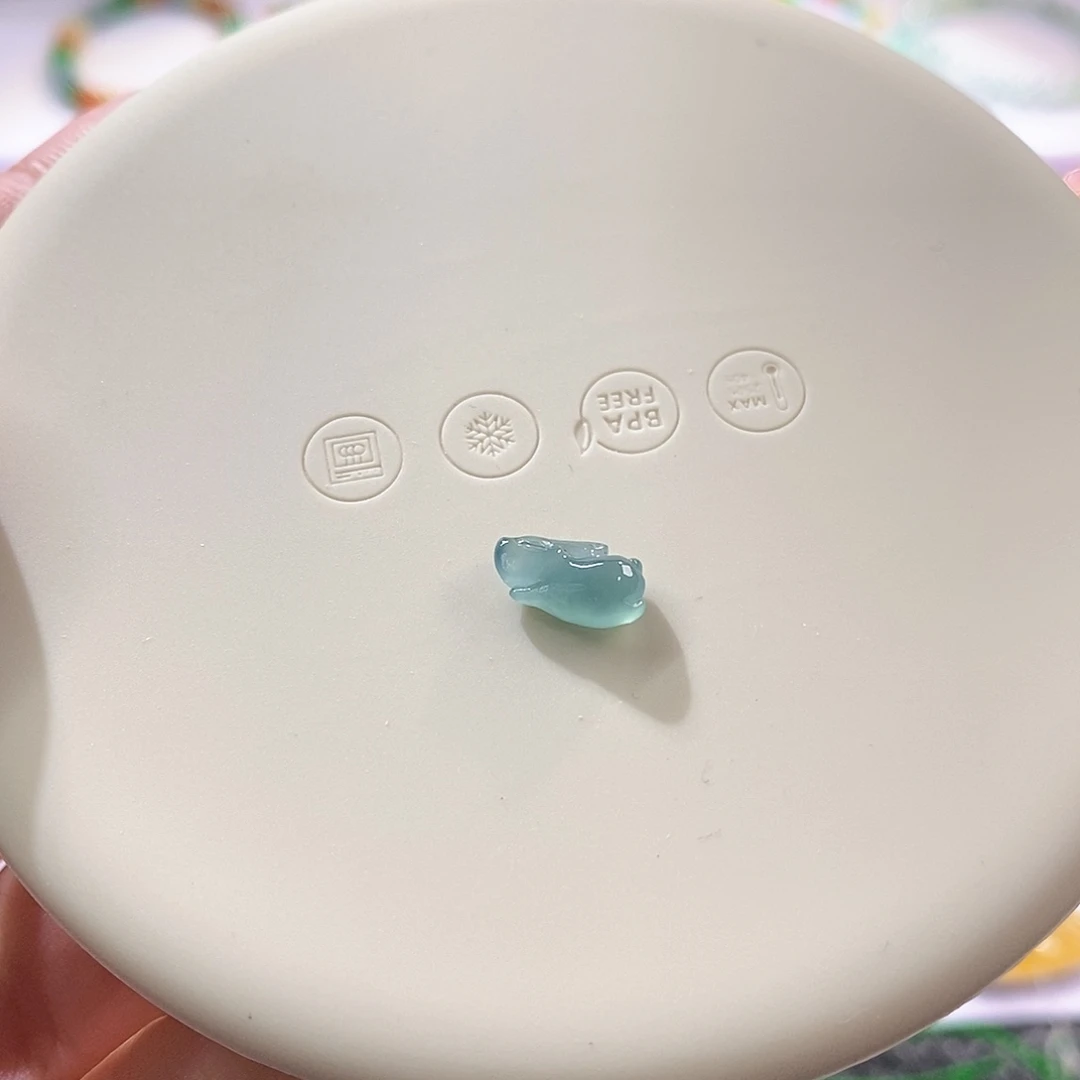 翡翠裸石高冰蓝兔子