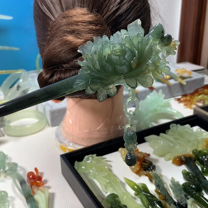 未镶嵌蛇纹石玉发簪凤*颜