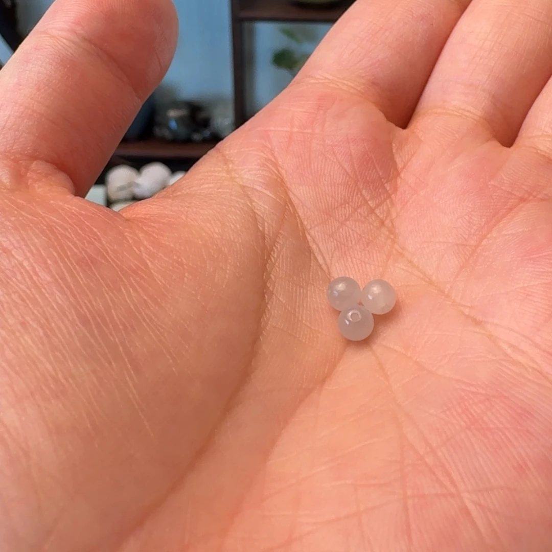 一***圆和田玉未镶嵌颈饰