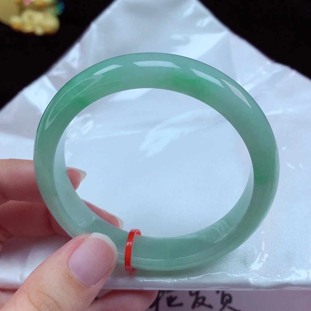 翡翠手镯未镶嵌天然