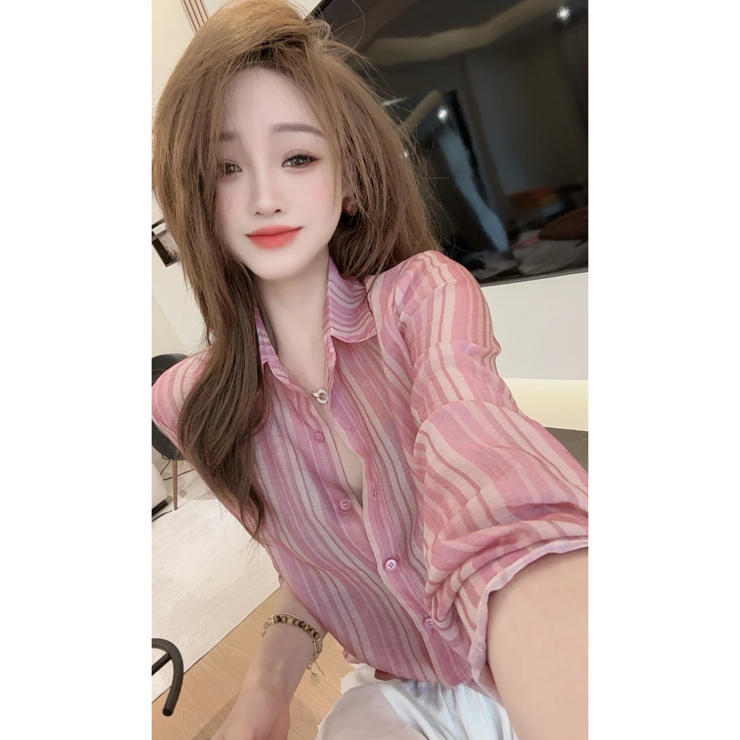 【陈陈私服】洋气氛围感粉色竖条纹衬衫时尚减龄显瘦衬衣25050901