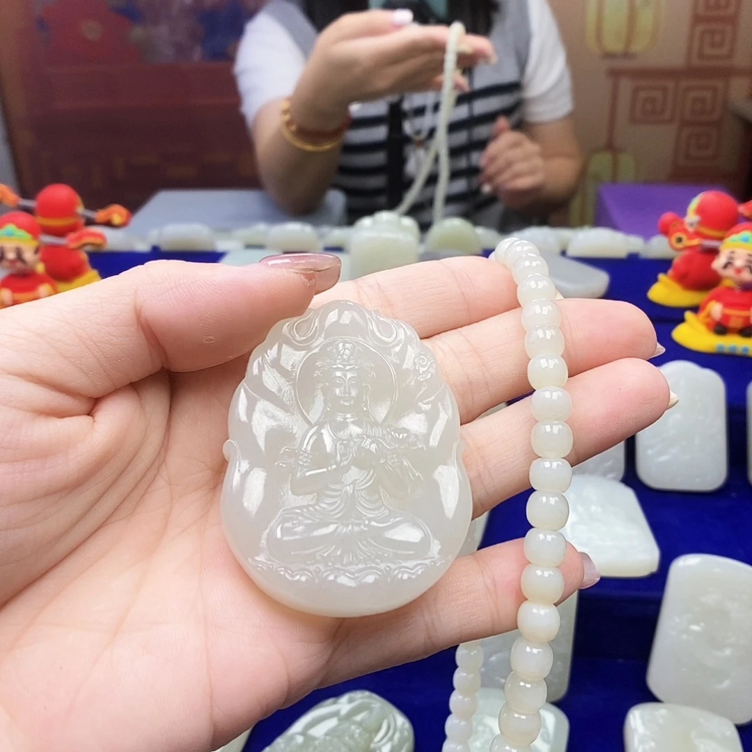 派****颈饰未镶嵌和田玉