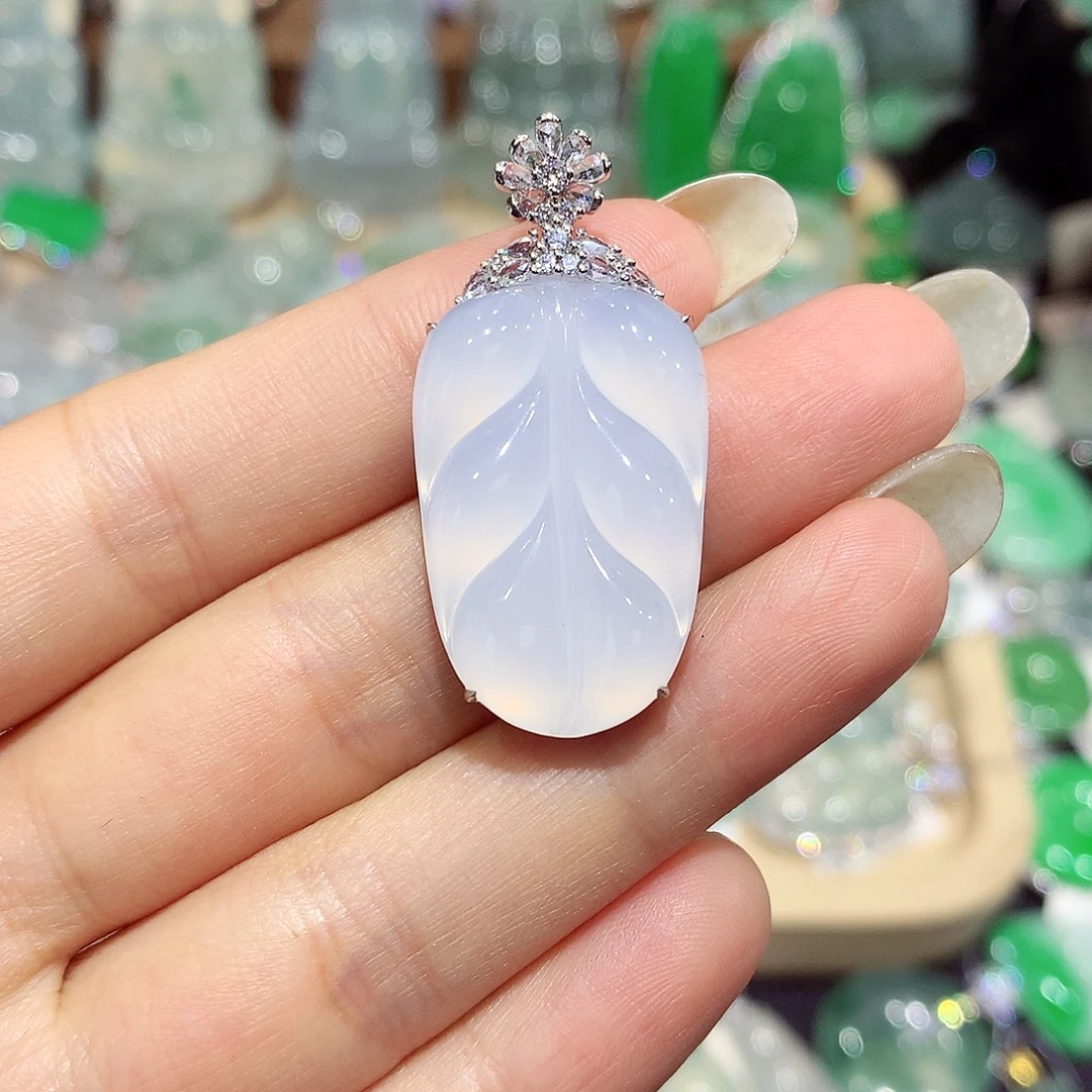 翡翠18K金镶嵌颈饰叶子