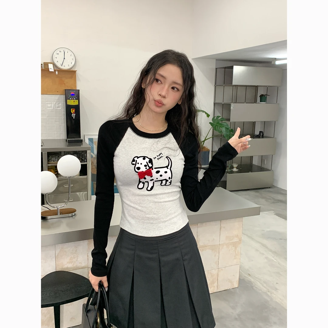 撞色插肩长袖上衣女春秋卡通斑点狗印花修身显瘦百搭短款打底t恤