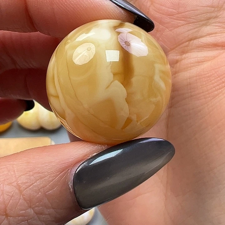 蜜蜡未镶嵌珠宝奇石