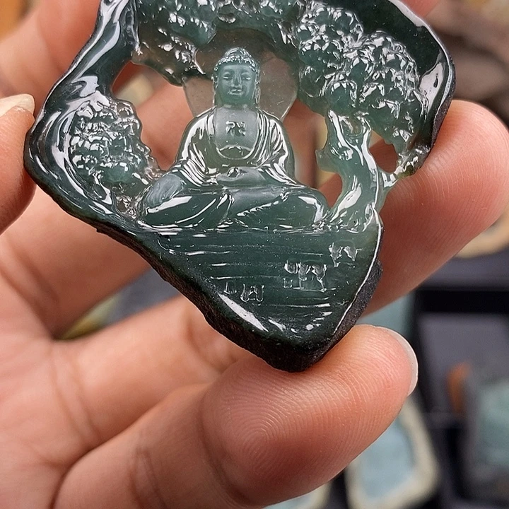 小***x翡翠未镶嵌颈饰翡翠挂件