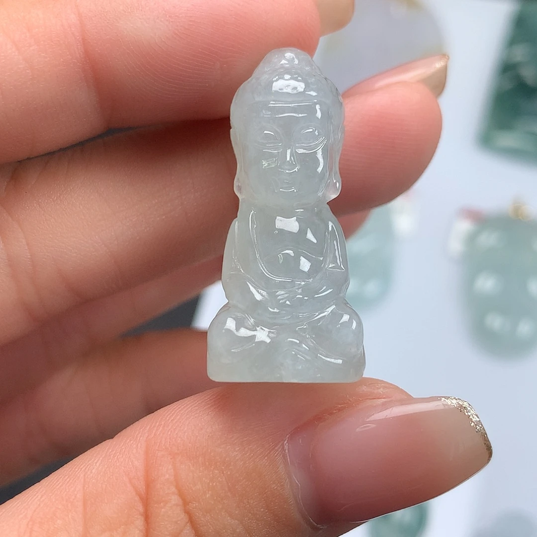 翡翠未镶嵌颈饰大日宝宝
