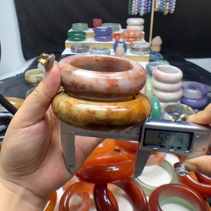 未镶嵌手镯石英质玉