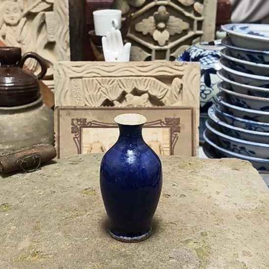 归***箭一个祭兰釉小花瓶