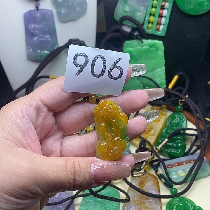 翡翠未镶嵌吊坠(赠链)