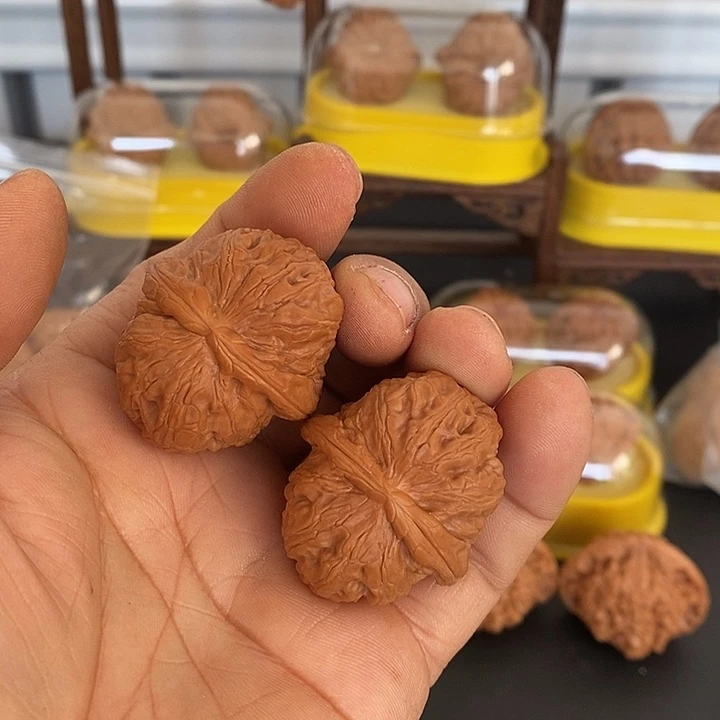 文玩核桃吊坠元宝