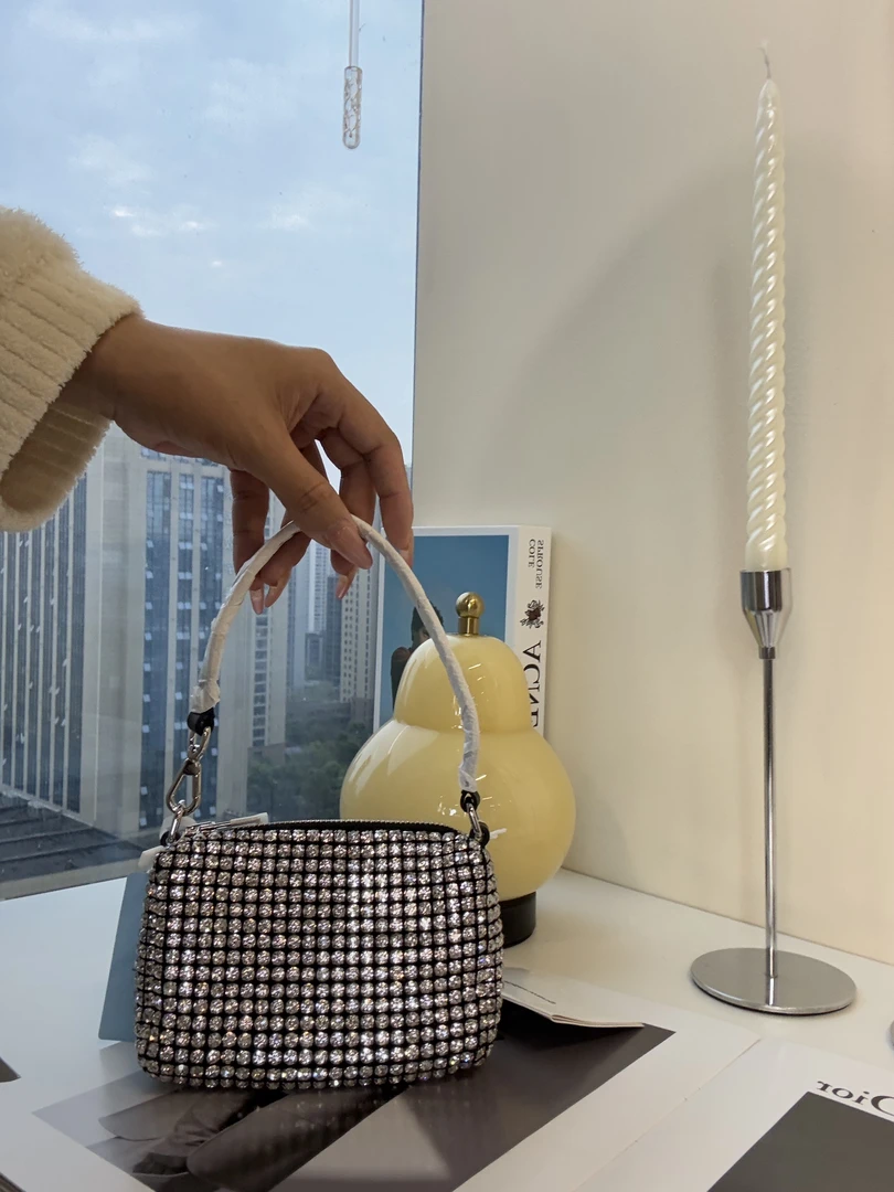 95新 Alexander McQueen/亚历山大·麦昆 简约时尚设计女士包包