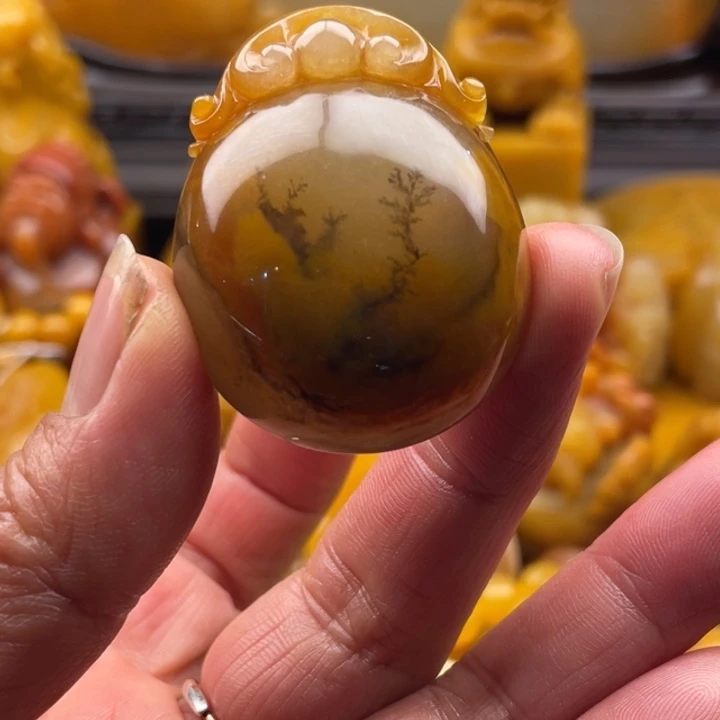 石英质玉（黄龙玉）挂件合金