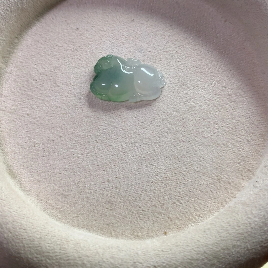 翡翠未镶嵌颈饰马上有钱