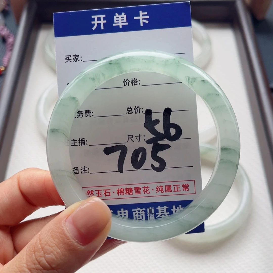 ঞ***熊未镶嵌手镯石英质玉