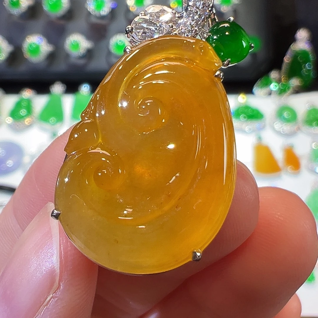 翡翠18K金镶嵌吊坠(不含链)高冰黄翡如意