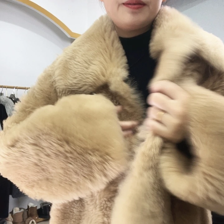 皮毛一体百搭款式外套