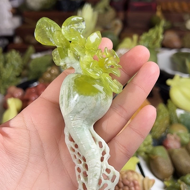 未镶嵌蛇纹石玉珠宝奇石