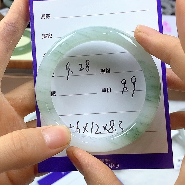 未镶嵌手镯石英质玉袁****_