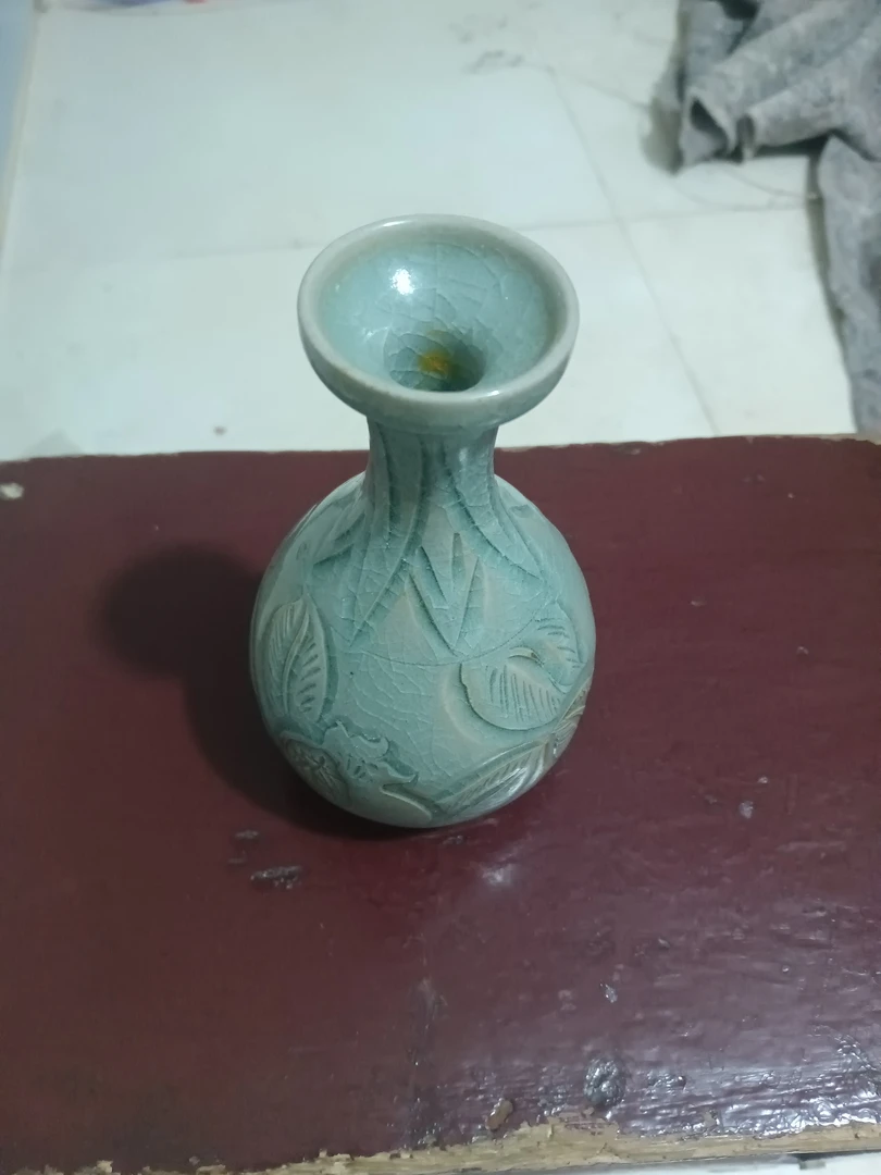 耀州窑纯手工剃刻小瓶