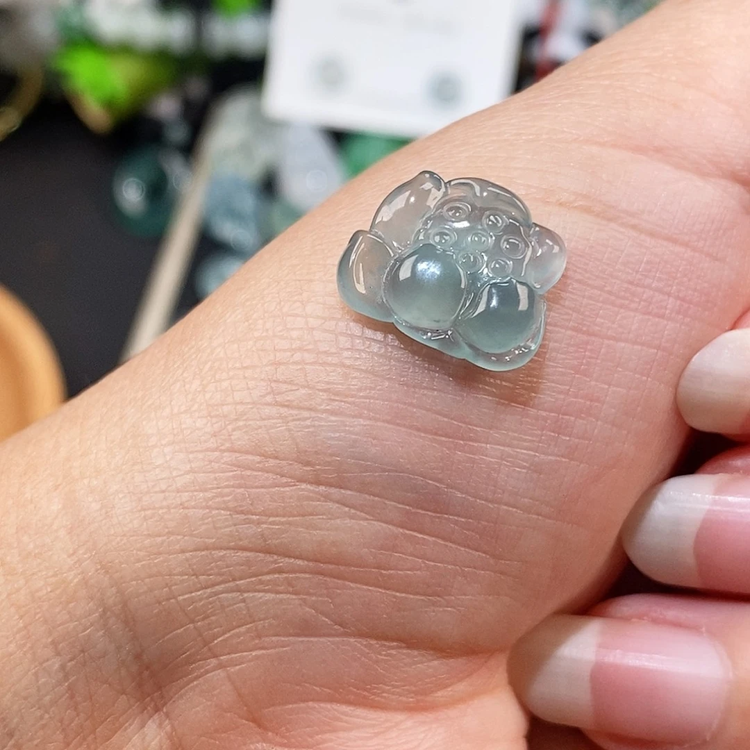翡翠未镶嵌颈饰冰种莲花