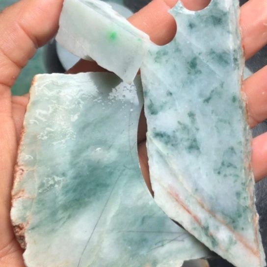 翡翠未镶嵌颈饰裸石