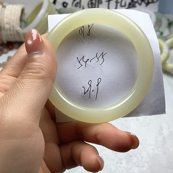 石英质玉未镶嵌手镯