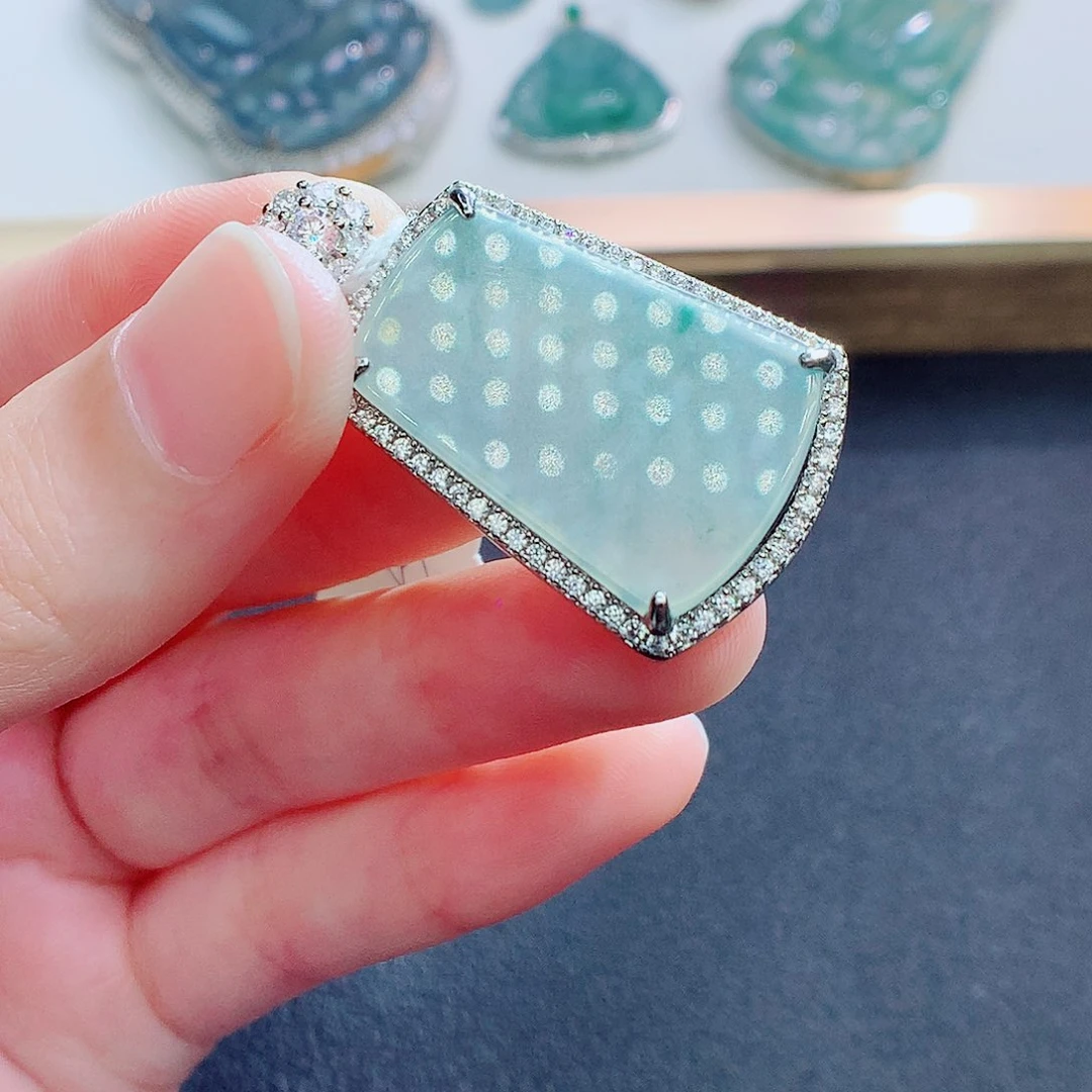 翡翠未镶嵌颈饰翡翠