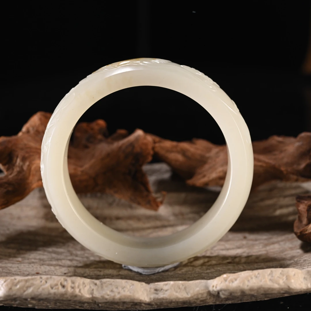 lot8848 25YU103267和田玉手镯（吴超凡大师）（籽）圈口58.5/匡时