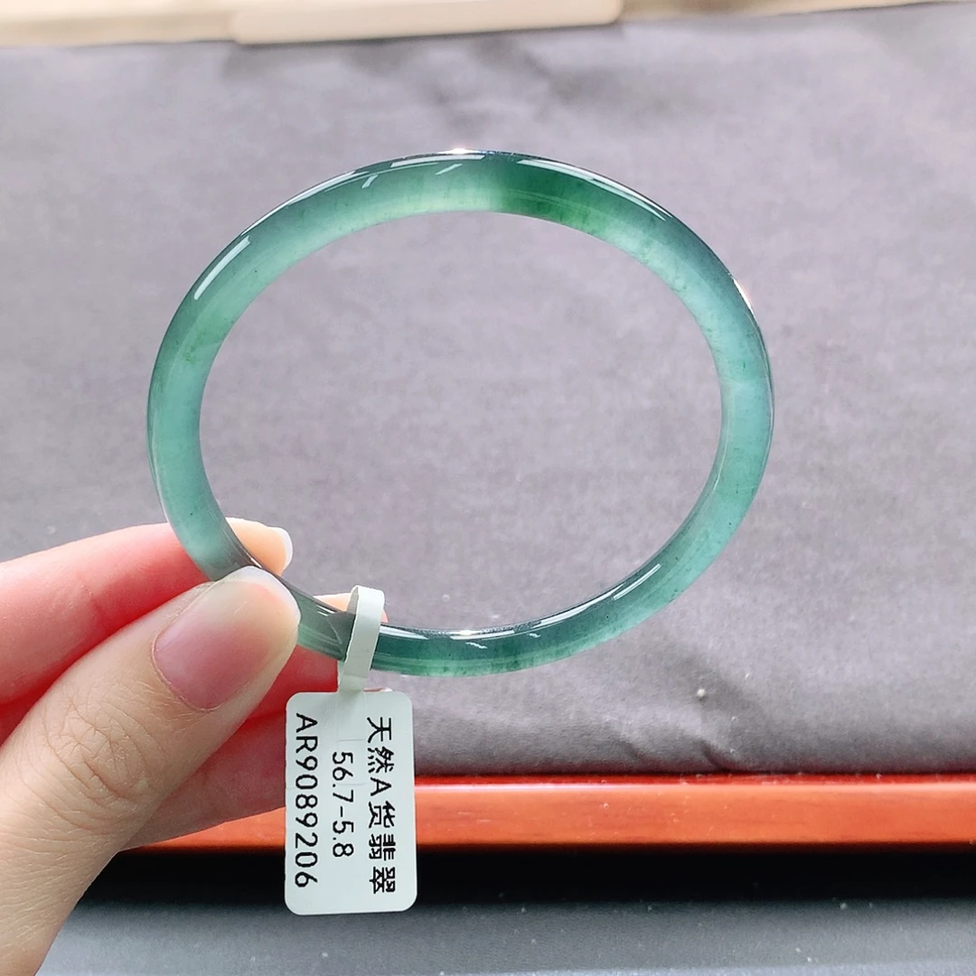 翡翠手镯未镶嵌天然