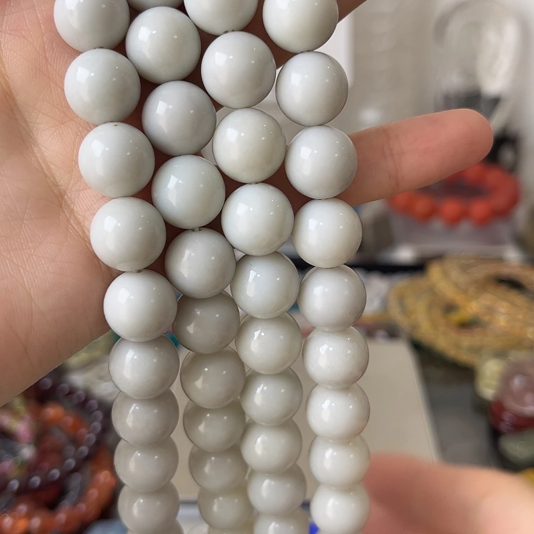 和田玉未镶嵌手链矿坑