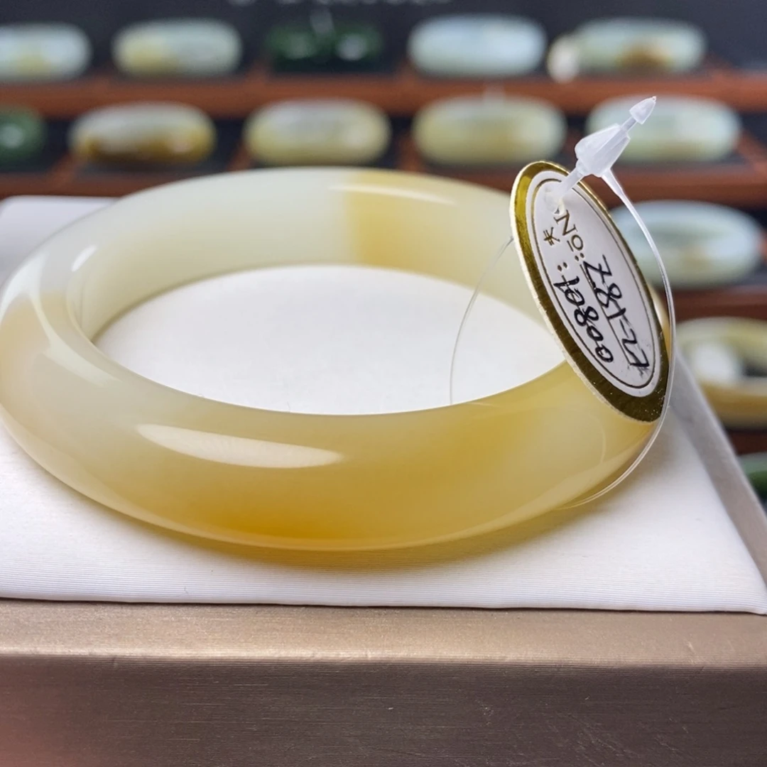 和田玉（糖玉）未镶嵌手镯