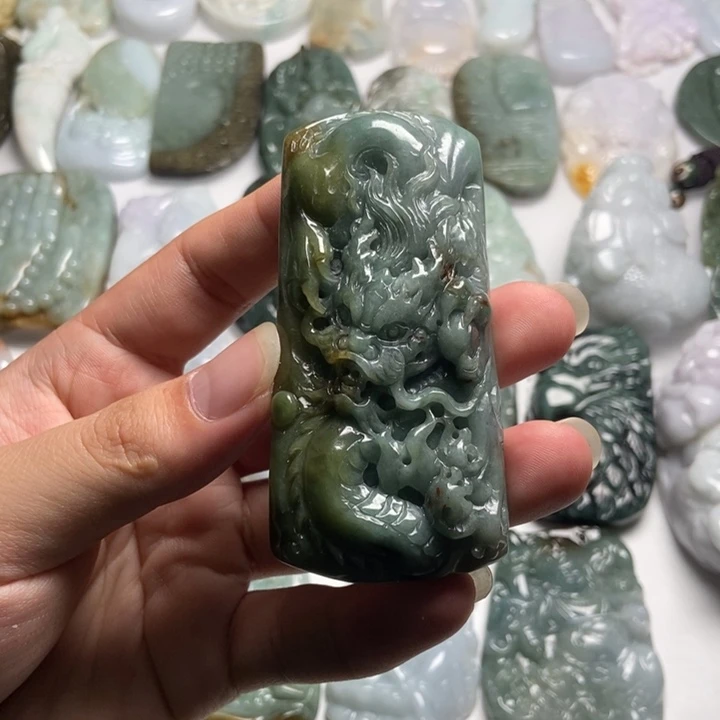 翡翠未镶嵌颈饰龙牌51