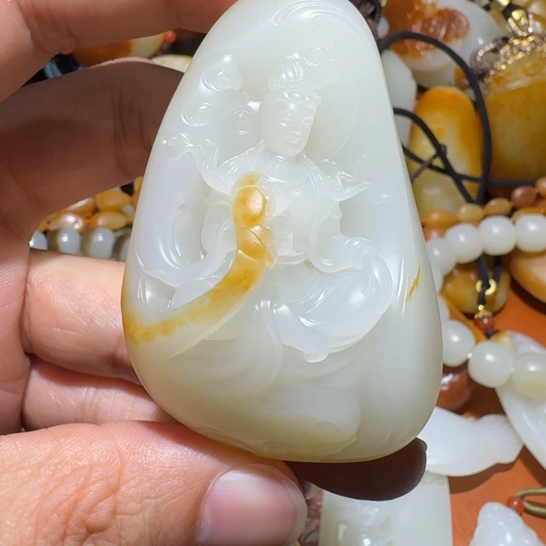 和田玉未镶嵌颈饰观音