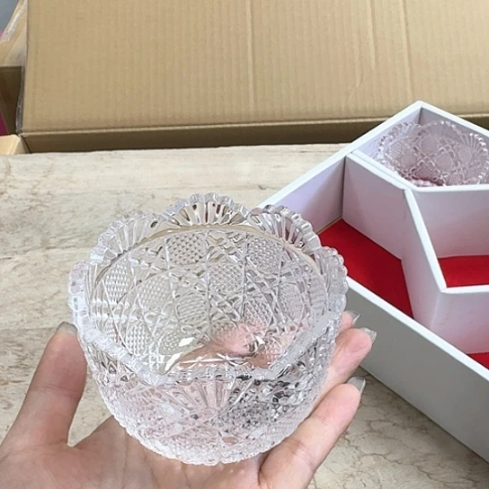 精品瓷器。                 