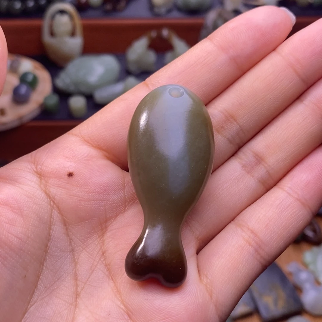 和田玉未镶嵌颈饰周***花