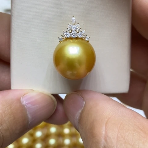 18K金镶嵌颈饰海水珍珠