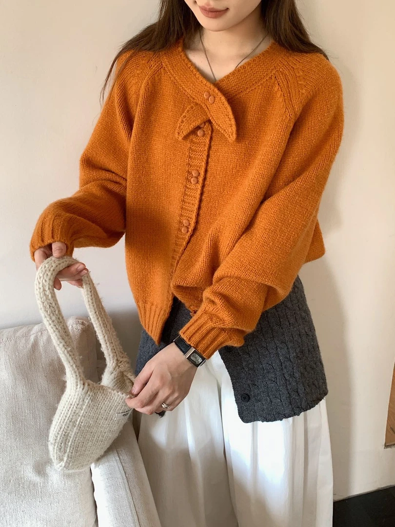 设计感围巾圆领两粒扣毛衣外套女秋冬新款宽松纯色针织开衫上衣厚