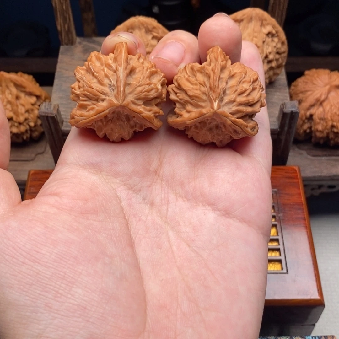 文玩核桃吊坠三棱37