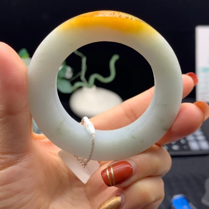 定制翡翠未镶嵌翡翠手镯