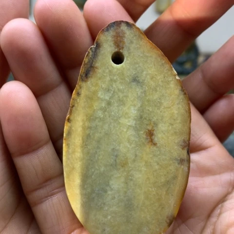 【闪购商品】未镶嵌岫岩河磨玉（透闪石质玉）挂件