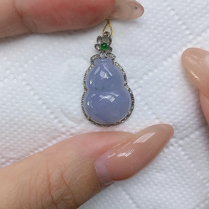 颈饰18K金镶嵌翡翠