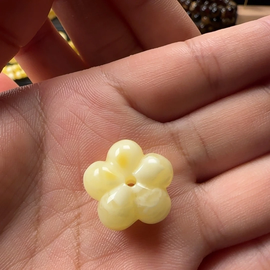 桃***豆未镶嵌颈饰蜜蜡白花蜡花花吊坠（打孔不退换）