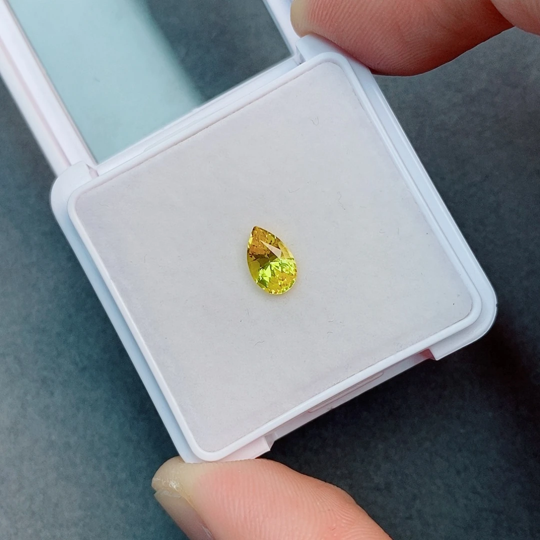 彩色蓝宝石裸石1.1ct 金丝雀